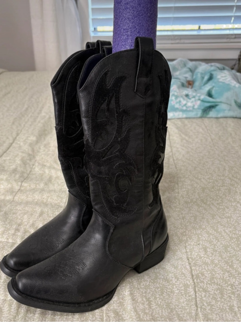 Classic Black Mid-Calf Cowgirl Boots - Versatile Western Style